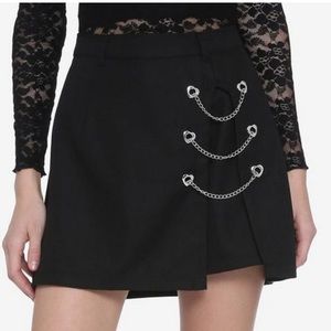 !!SOLD!! NWT NBW Hot Topic Skirt